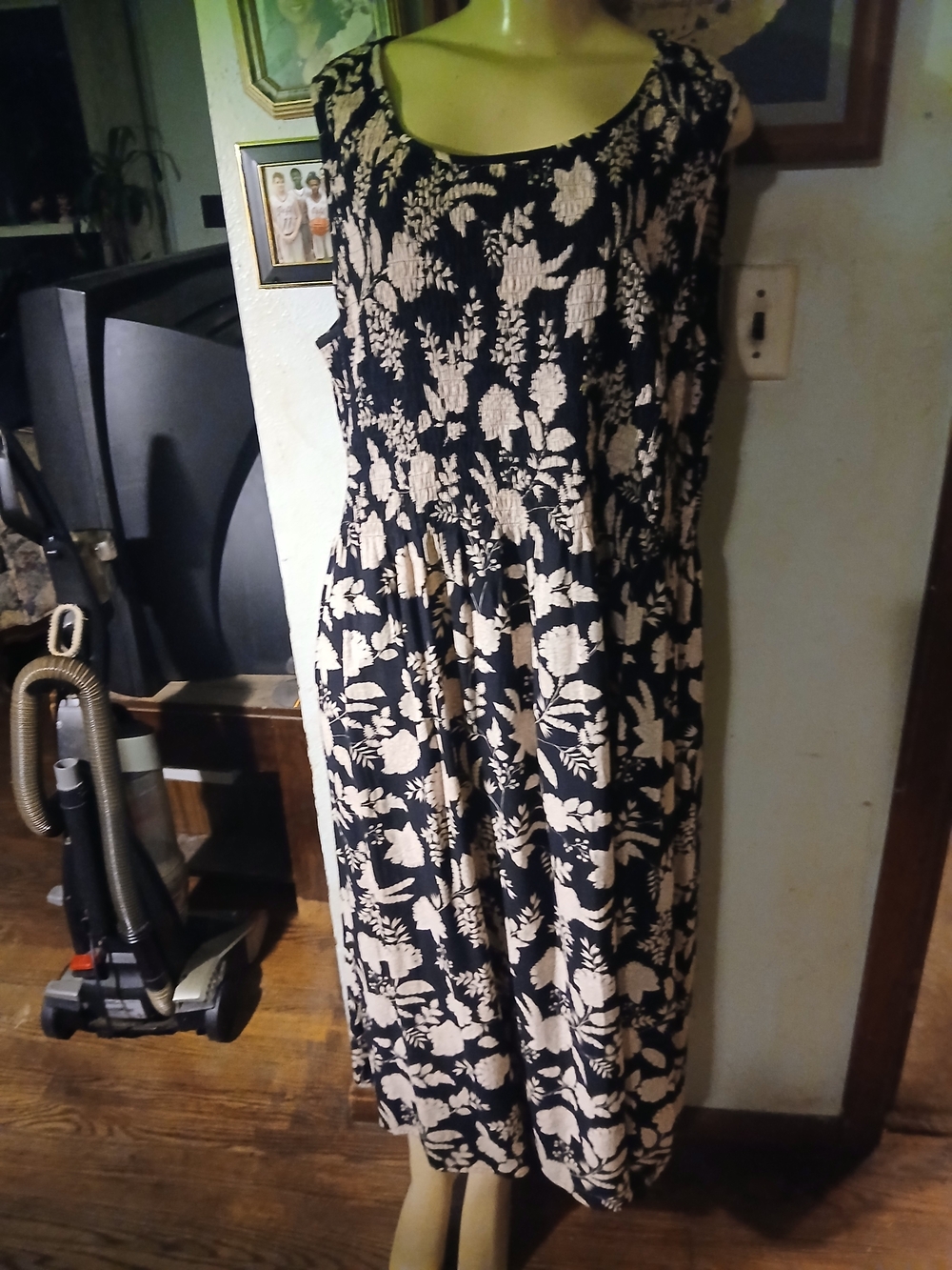croft & barrow Black and Cream Floral Sleeveless Midi Dress